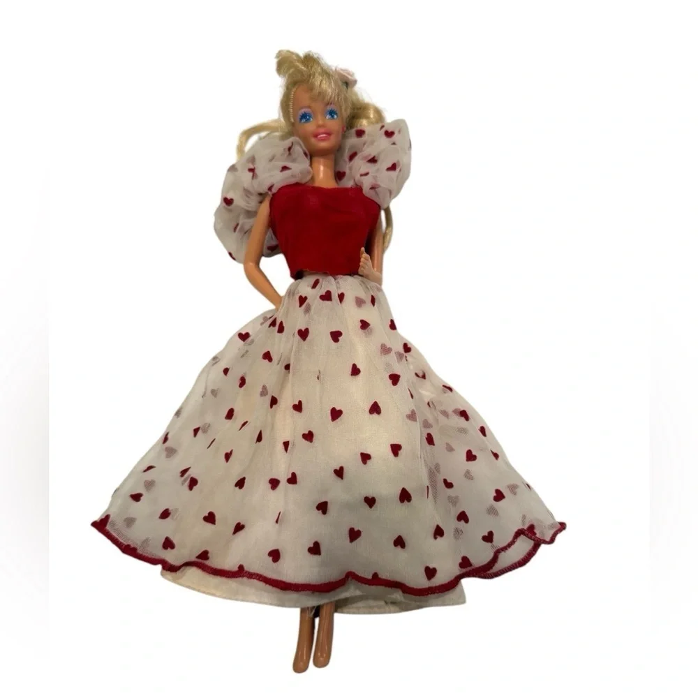 LOVING YOU Barbie Doll #7072 – Mattel (1983) Head is 1976.  Body is 1966.